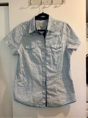Roper women’s XL Light Blue Paisley Button-Up Shirt with Contrast Trim